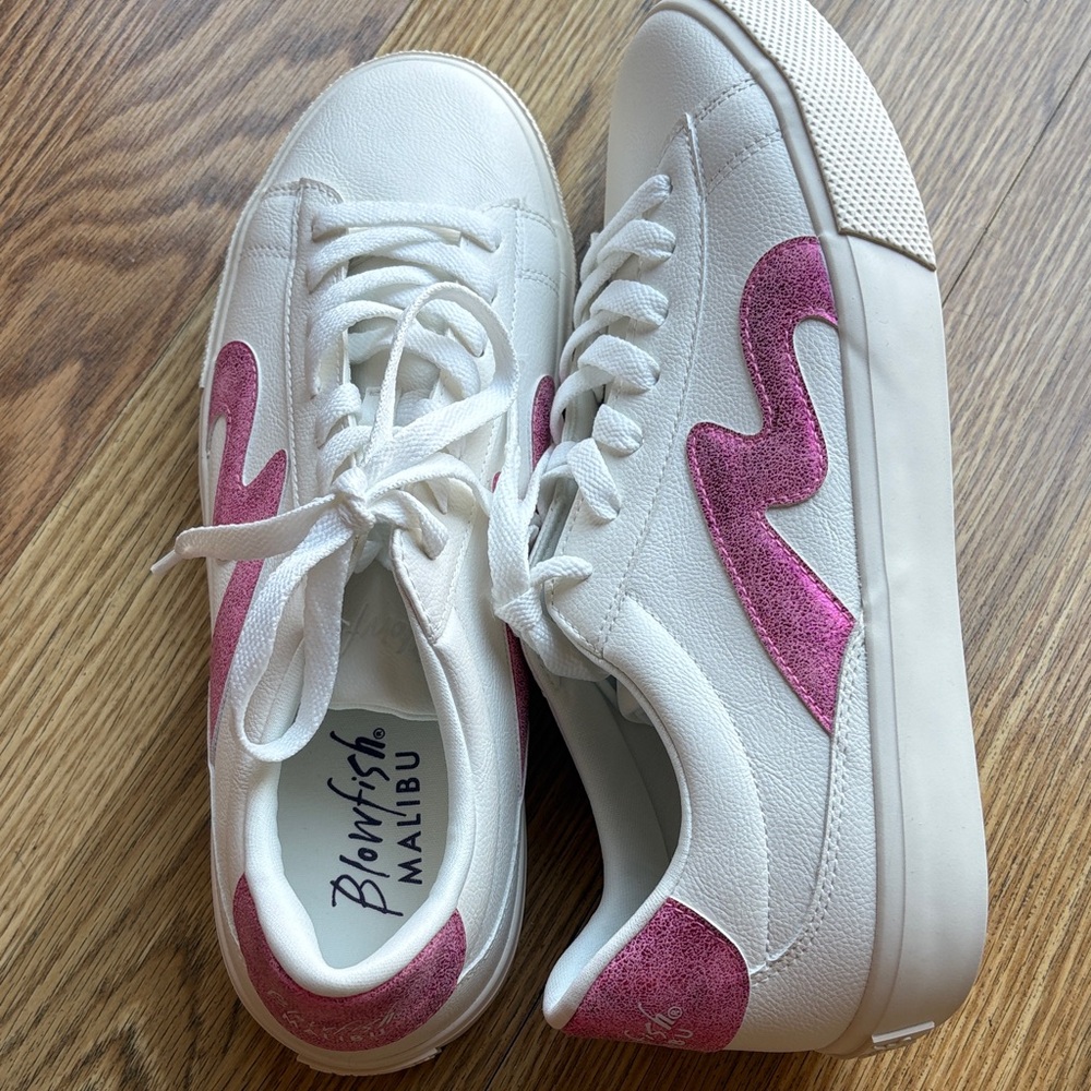 Blowfish Women's Sneakers in White and Pink - Picture 3 of 4